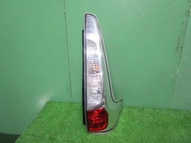 eKワゴン DBA-B11W 右テールランプ 8330A872【岐阜発】拍卖
