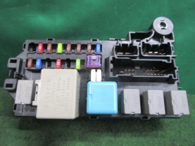 bB DBA-QNC20 ヒューズボックス S エアロパッケージ 82600-B1010【岐阜発】拍卖