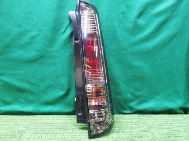 ルークス DBA-ML21S 右テールランプ ハイウェイスター 26551-4A00D【岐阜発】拍卖