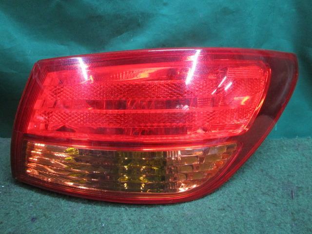 ブルーバードシルフィ DBA-KG11 右テールランプ 20S 26550-EW00A【岐阜発】拍卖