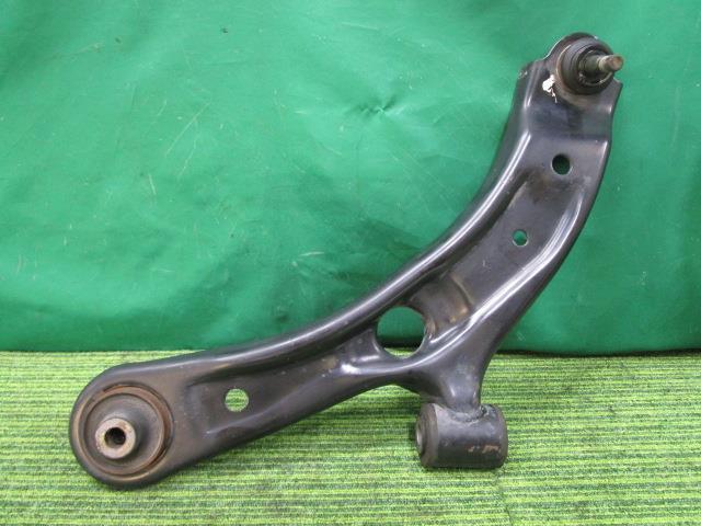 ソリオ DBA-MA15S 左Fロアアーム ブラック&ホワイト 45202-54M00【岐阜発】拍卖