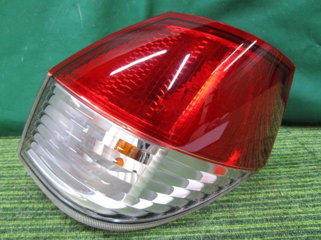 ソリオ DBA-MA15S 右テールランプ ブラック&ホワイト 35650-54M01【岐阜発】拍卖