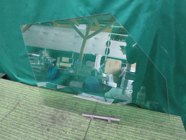 ルークス DBA-ML21S 右Fドアガラス E 80300-4A00F【岐阜発】拍卖