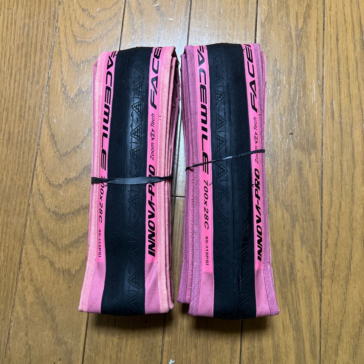 ピンク INNOVAーPRO FACEMILEロードバイクタイヤ2本セット700X28Cクリンチャー軽量227g耐候性耐摩耗性拍卖