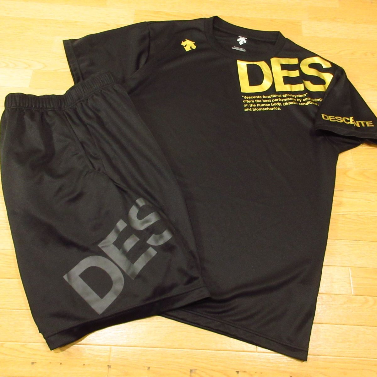 ◎極美品!DESCENTE デサント L 上下セット Tシャツ ハーフパンツ ショートパンツ デカロゴ!吸汗速乾 メンズ 黒◆BA3030拍卖