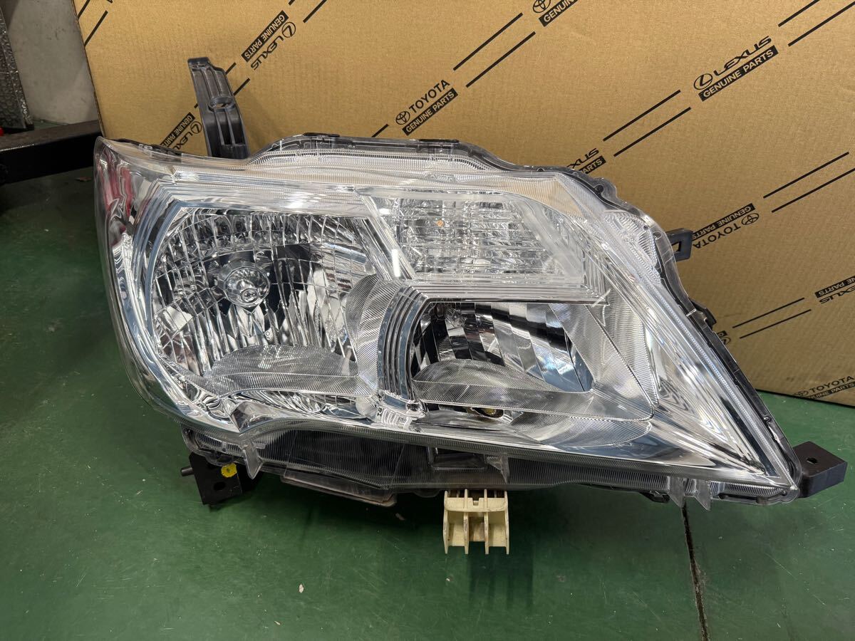 セレナ(FC26)右ヘッドライト拍卖