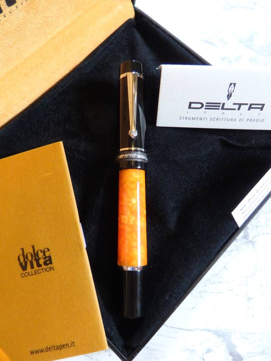 ◆【きれいなお品】【送料410円~】デルタ ドルチェビータ メディアムサイズ万年筆 ペン先:18K750ソリッドゴールド M拍卖