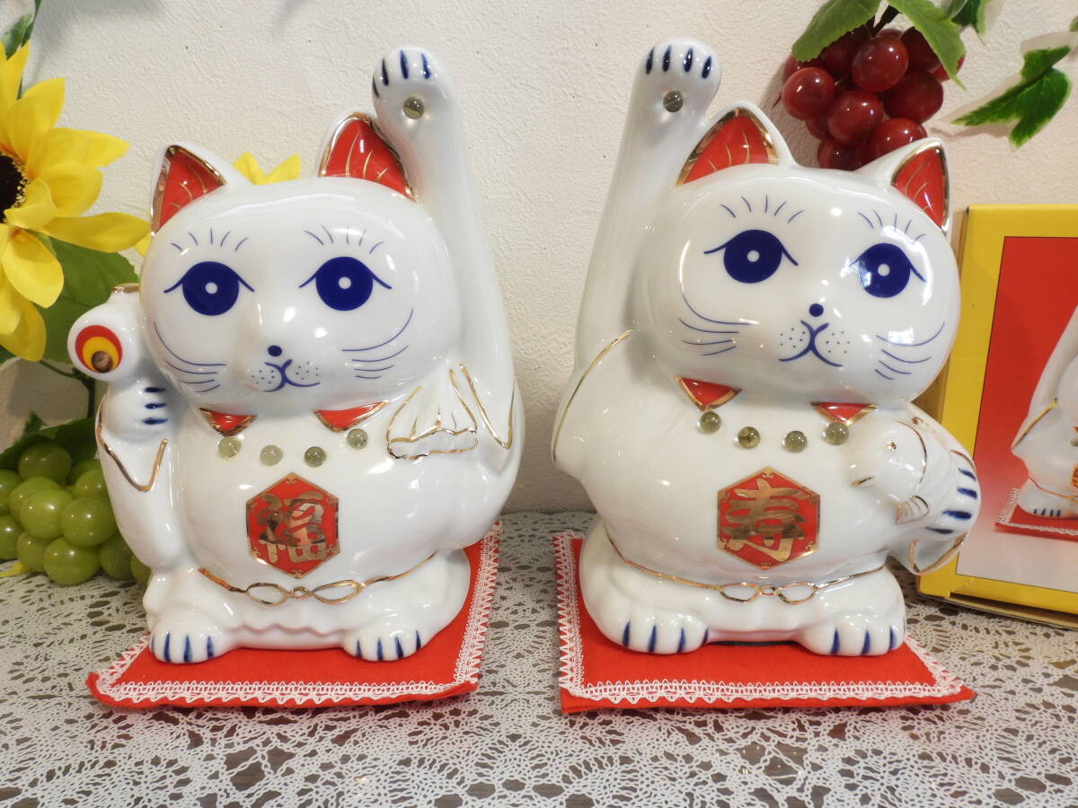 2個1組・(中)・パワーストーン水晶を持った人気の合格招き猫・上げた手に水晶を1個持ち胸に4個の水晶を持った招き猫・開運アップ・拍卖