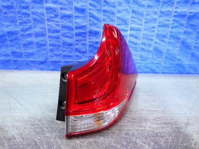 K1229 フリード ハイブリッド GB7 GB8 後期 右テール LED フリード GB5 GB6 220-62201 J0 美品拍卖