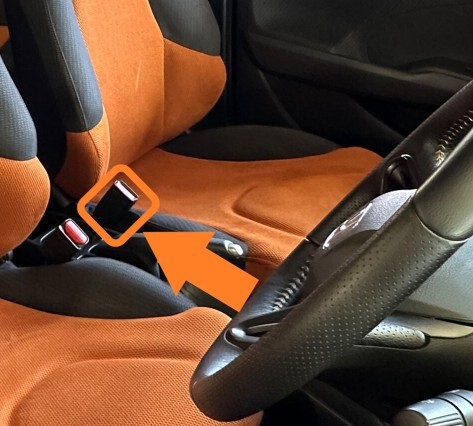 ホンダ フィット RS GE8 GE9 未使用 純正 フロント シートベルト バックル インナー 左 助手席 キャッチ 受け H1437-2拍卖