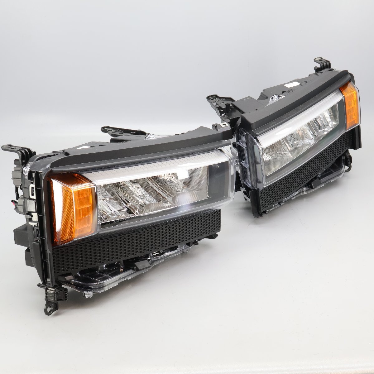 新車 外し トヨタ 純正 ランドクルーザー 250 ヘッドライト リフレクター 角目 89908-60200 / 89907-60200 250513DN0523拍卖