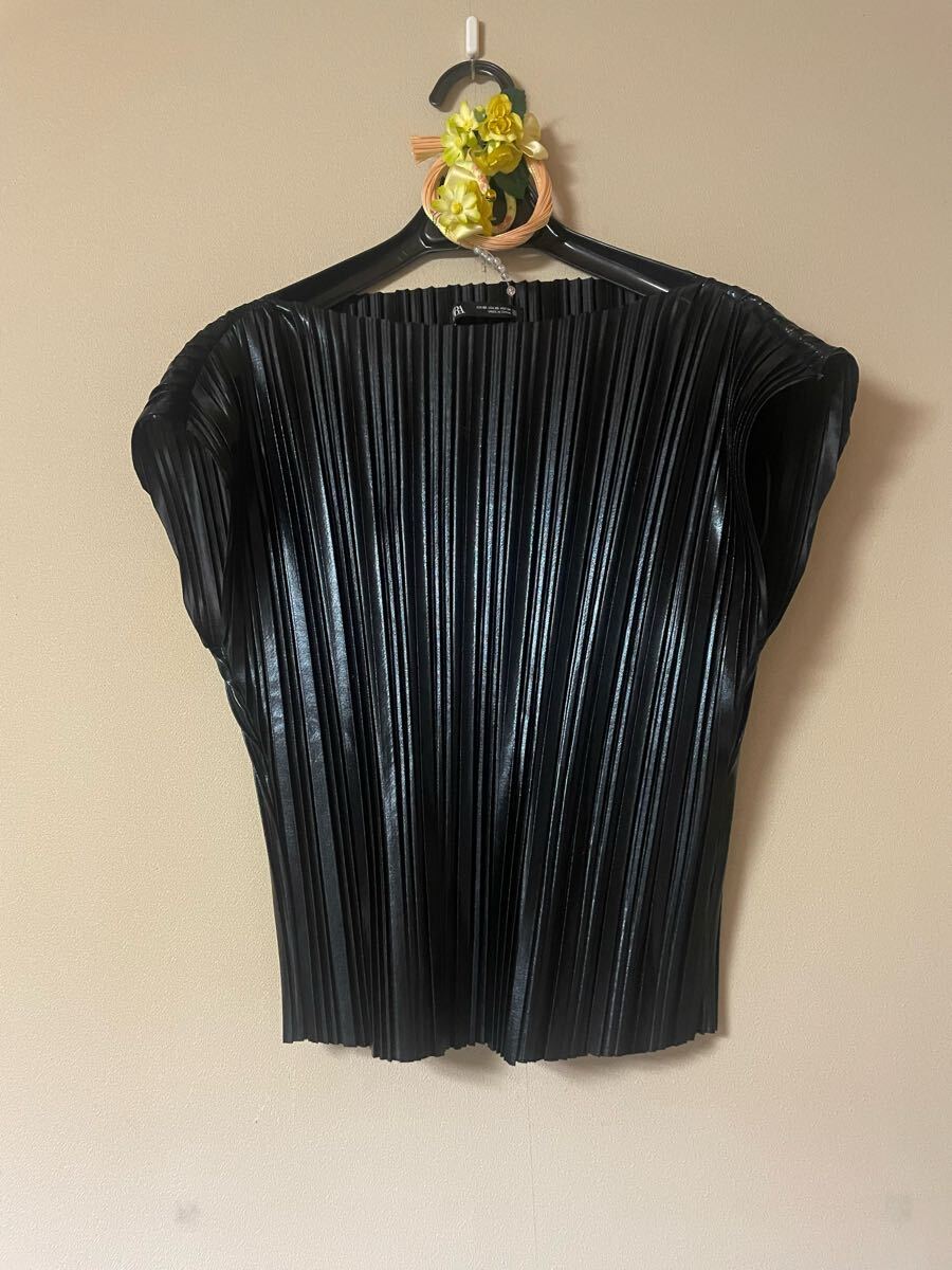●ZARA(ザラ)光沢黒プリーツトップス:自宅洗い可:USAXS(日本のM前後?)●拍卖