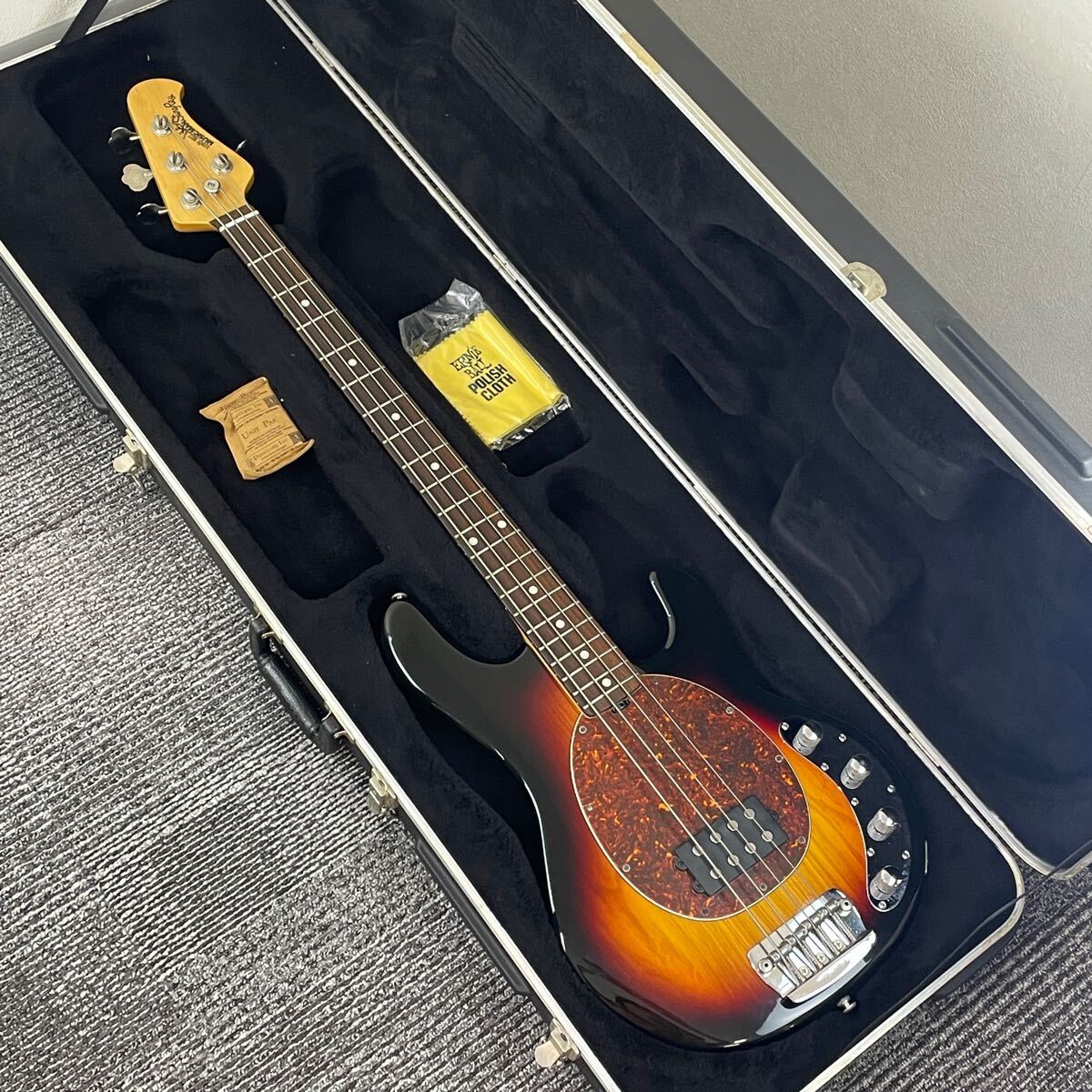 ◎ 美品 MusicMan StingRay ハードケース付き サンバースト 音出し確認済み ミュージックマン スティングレイ 4弦 エレキベース モノトク拍卖