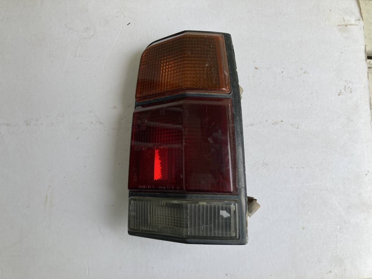 テール・コンビネーションランプ・レンズ(右)破損品 CA67 81550-80110拍卖
