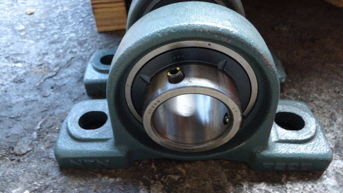 油谷 №3086 NTN UCP208 LP03 軸径40㎜ ベアリングユニット ピロー型 ボルト止めタイプ 新品未使用拍卖