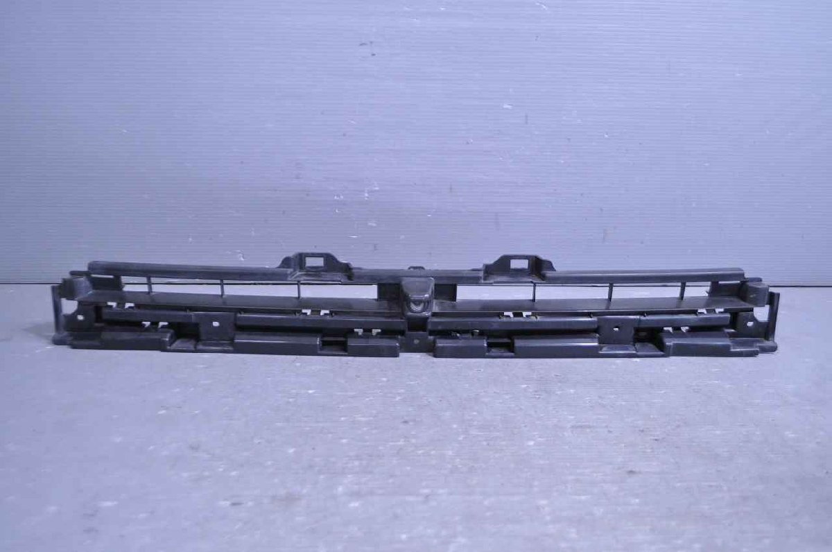 ステップワゴン スパーダ 前期(RK5 RK7) 純正 動作保証 フロント アッパーグリル カメラ付 71102-SZW-J0/71102-SZW-J90 k083765拍卖