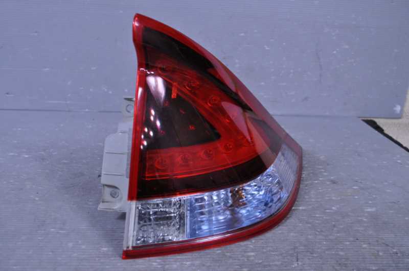 インサイト XL 後期(ZE3 ZE2) 純正 コイト 動作保証 右 テールランプ テールライト 220-22875 / 33501-TM8-J52 k078836拍卖