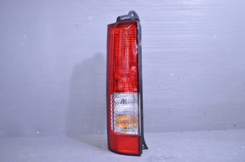 エブリィ ターボ 前期(DA64W) 純正 トウカイデンソウ 動作保証 左 テールライト テールランプ 35603-68H1L /35670-68H10 k087311拍卖