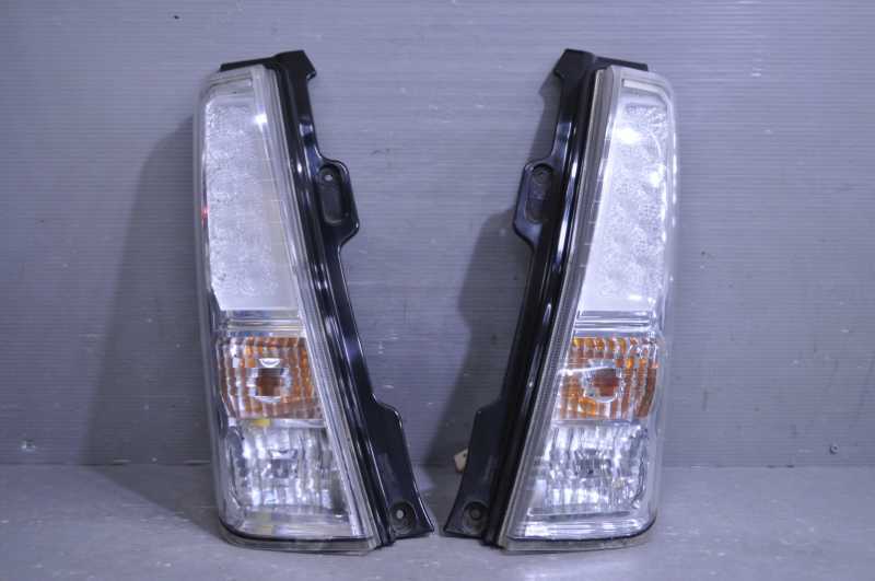 ワゴンR スティングレー 前期(MH34S) 純正 トウカイデンソウ 動作保証 テールライト 左右 セット テールランプ 右 左 35603-72M1 k091166拍卖