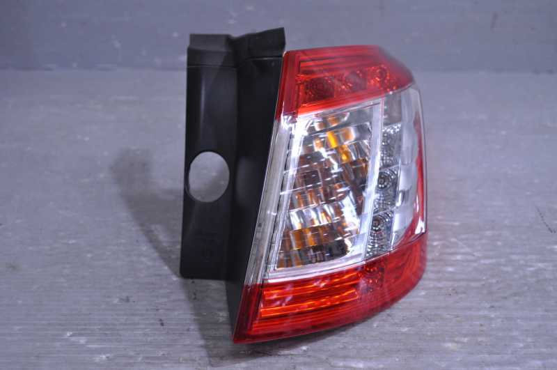 プジョー 508SW 前期(W2W5F02) 純正 Valeo 破損無 取付OK 動作保証 右 テールライト LED点灯OK テールランプ 9686779680 k091319拍卖