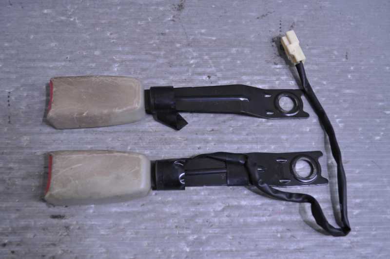 アルト X 前期(HA24S) 純正 破損無 取付OK 動作保証 フロント シートベルト キャッチ 左右 セット 右 左 k091373拍卖