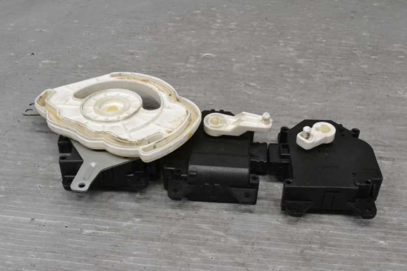 フリード 前期(GB3) 純正 動作保証 エアコンサーボモーター 3個 セット 113800-2340-6020 113800-2430 063600-1210-7221/k075778拍卖