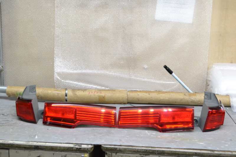 エルグランド HWS 後期(TE52) 純正 スタンレー 動作保証 テールランプ 内外左右 セット P8503 /26550-1JB0A 26555-1JB0A k079488拍卖