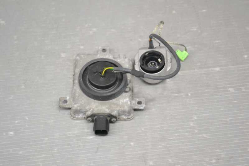 ワゴンR スティングレー SX 後期(MH23S) 純正 動作保証 右 ヘッドライト バラスト HID キセノン W3T15971 / 35261-65J00 k081377拍卖