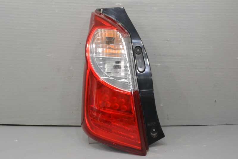 キャロル 前期(HB35S HB25S) 純正 トウカイデンソウ 動作保証 左 テールランプ テールライト 35603-64L1 /35670-64L10 k085541拍卖