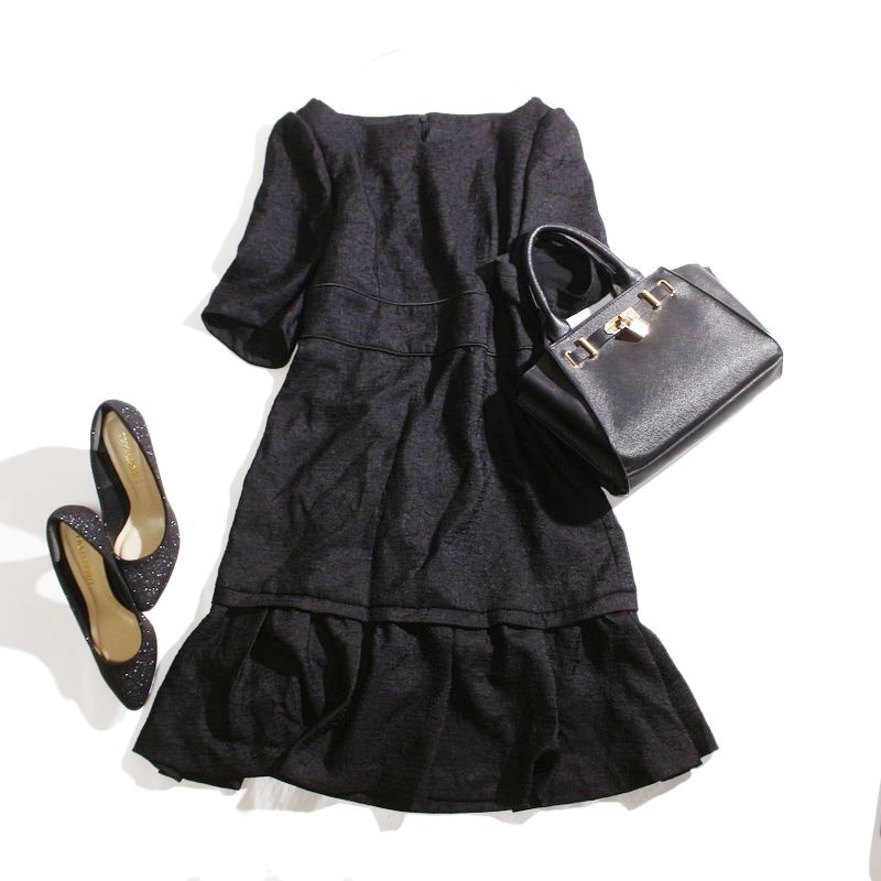 美品 キャリアン 凸凹 ジャガード 柄 ジャージ― フォーマル ポリエステル 半袖 ワンピース 9号 ブラック 黒 結婚式 綺麗め 清楚 お呼ばれ拍卖