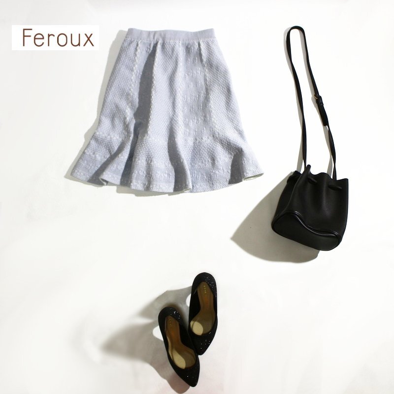 美品 Feroux フェルゥ 株) オンワード樫山 淡色 可愛い フレア レース ニットスカート 9号 2 ライトブルー 水色 ホワイト 白 かわいい拍卖