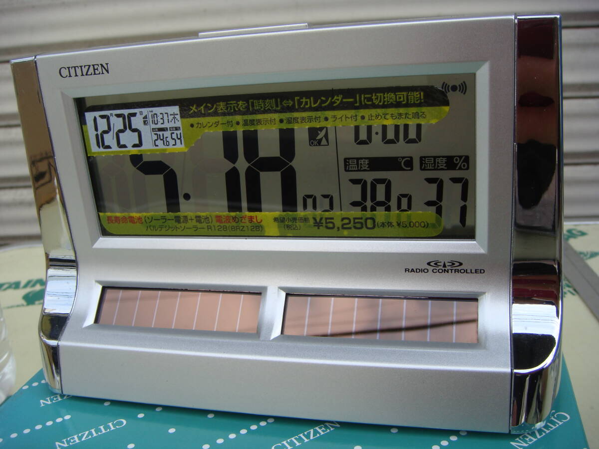 未使用 リズム時計(シチズン) パルデジットソーラーR128 8RZ128-019 電波目覚まし カレンダー 温湿度表示 動品 元箱付き 美品 WG0521拍卖