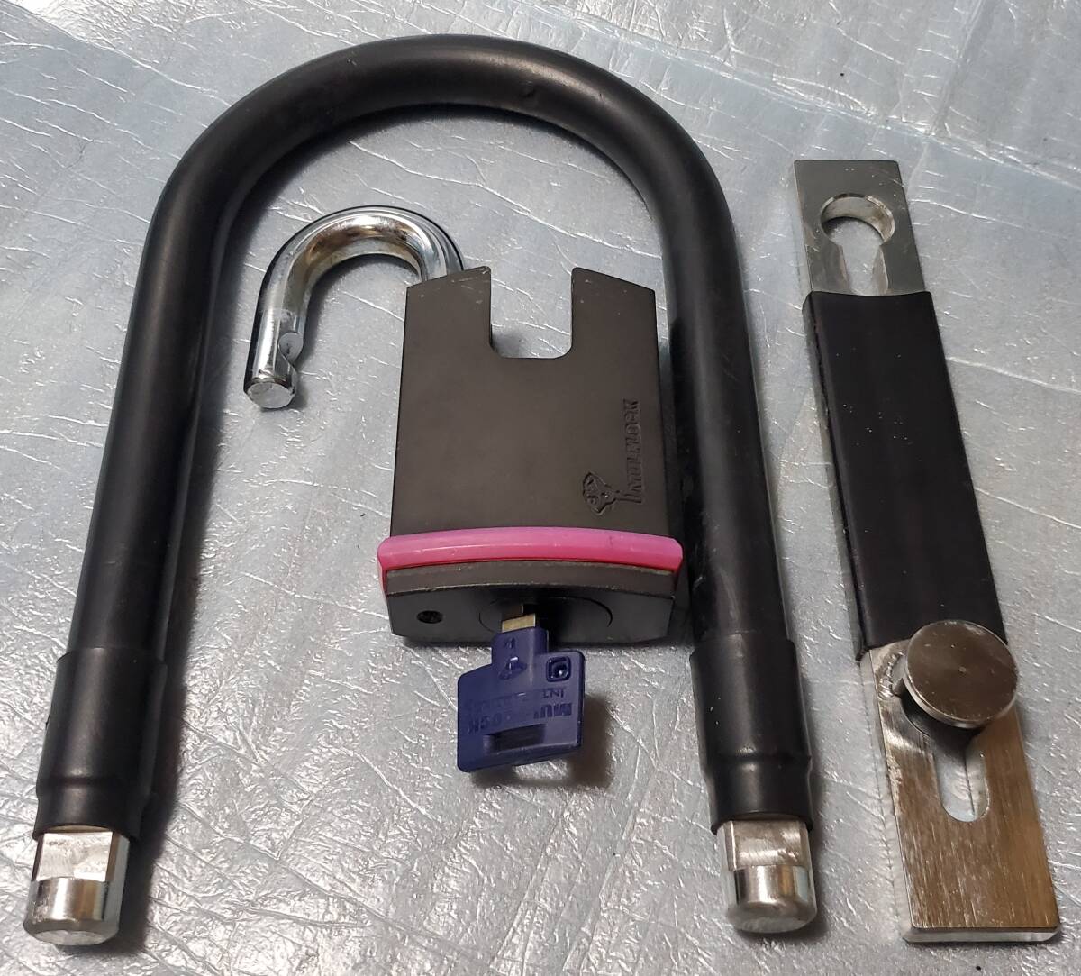 加藤製作所 かてーな!! Uチャンプ マルティロック 19φmm 14mm 盗難防止 南京錠 ロック 衣川製鎖工業ABLOY MUL-T-LOCK 最強 U字ロック拍卖