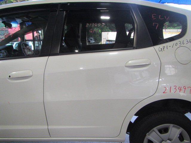 【個人宅配送不可】ホンダ フィット GP1 H23年式 ■左リアドア 【NH624P/ホワイトパール】中古 ★213497拍卖