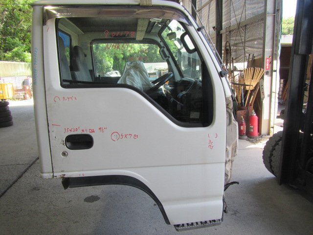 【個人宅配送不可】いすゞ エルフ NHR69 H13年式 ■右フロントドア ジャンク品■ホワイト ■中古 ★901178拍卖