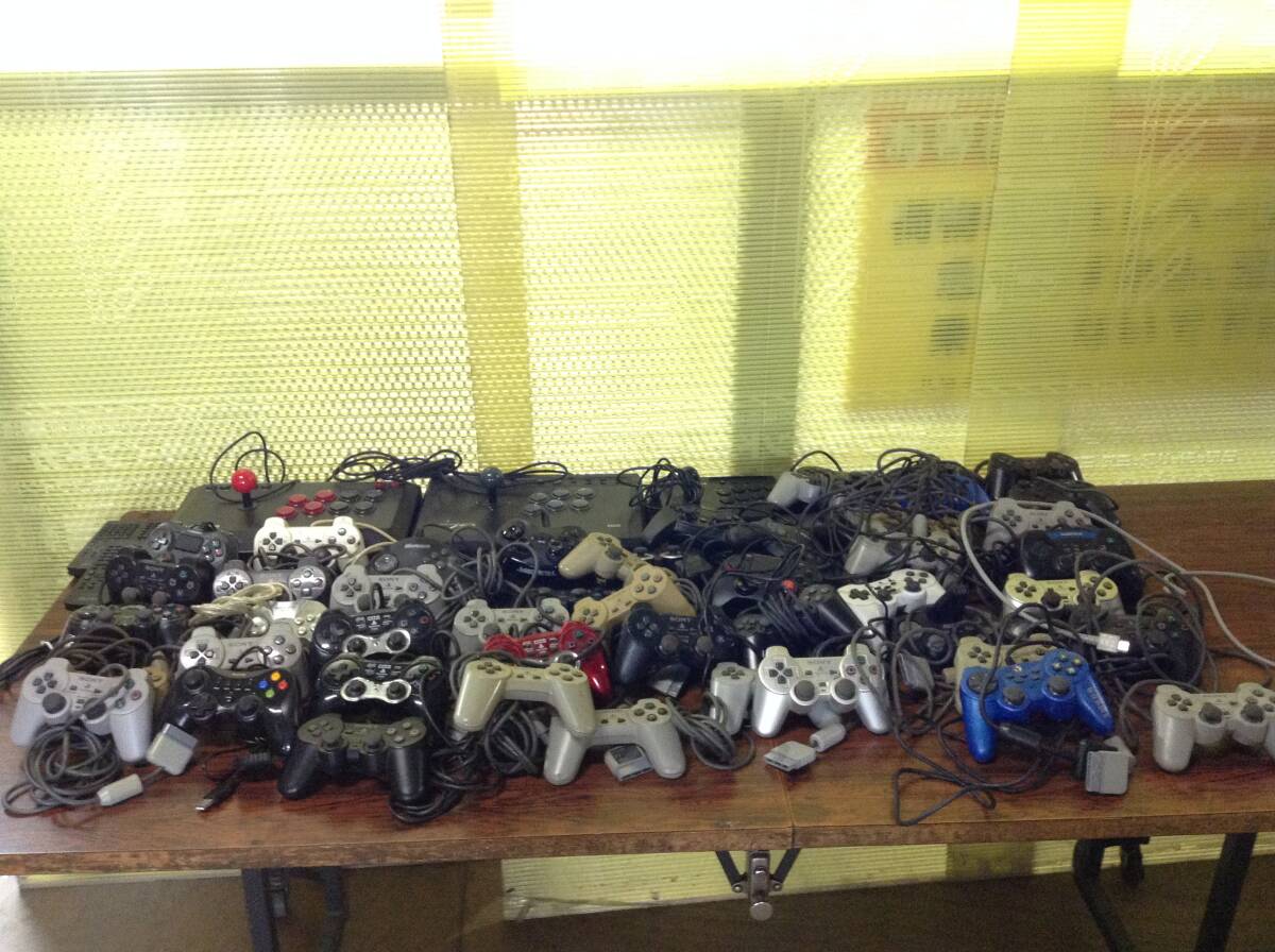 SONY Playstation PS1 PS2 53controllers working ソニー プレステ PS1 PS2 コントローラ 53台 動作品あり G450T拍卖