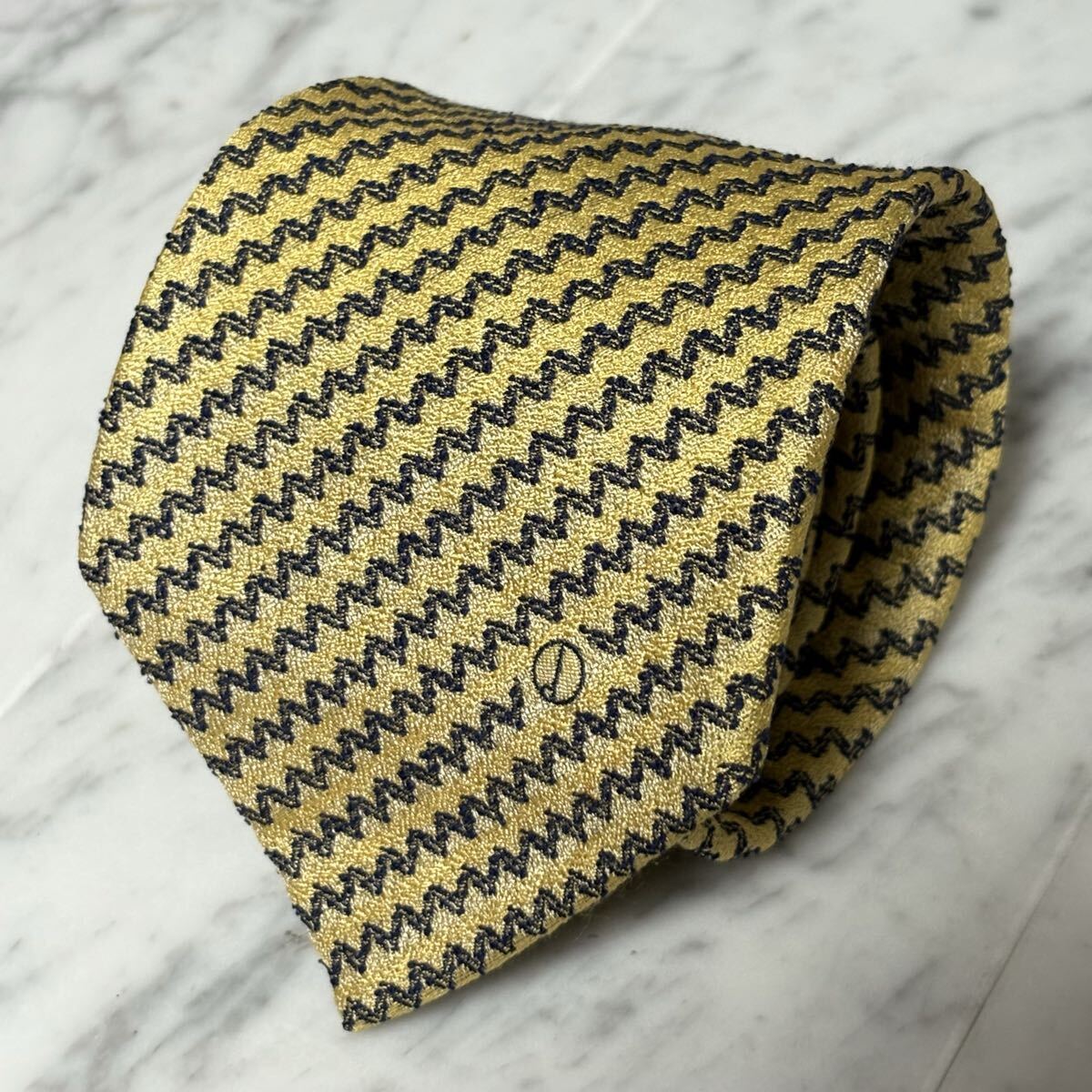 【美品】 999円~ dunhill ネクタイ ゴールド系 ストライプ ロゴ (YW1)拍卖