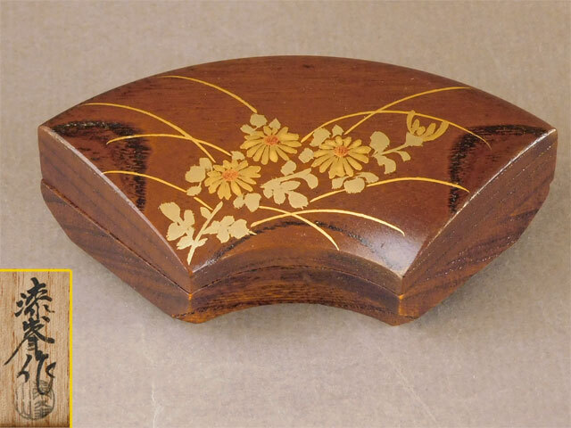 新谷 漆峯 菊蒔絵 欅 扇面型 香合拍卖