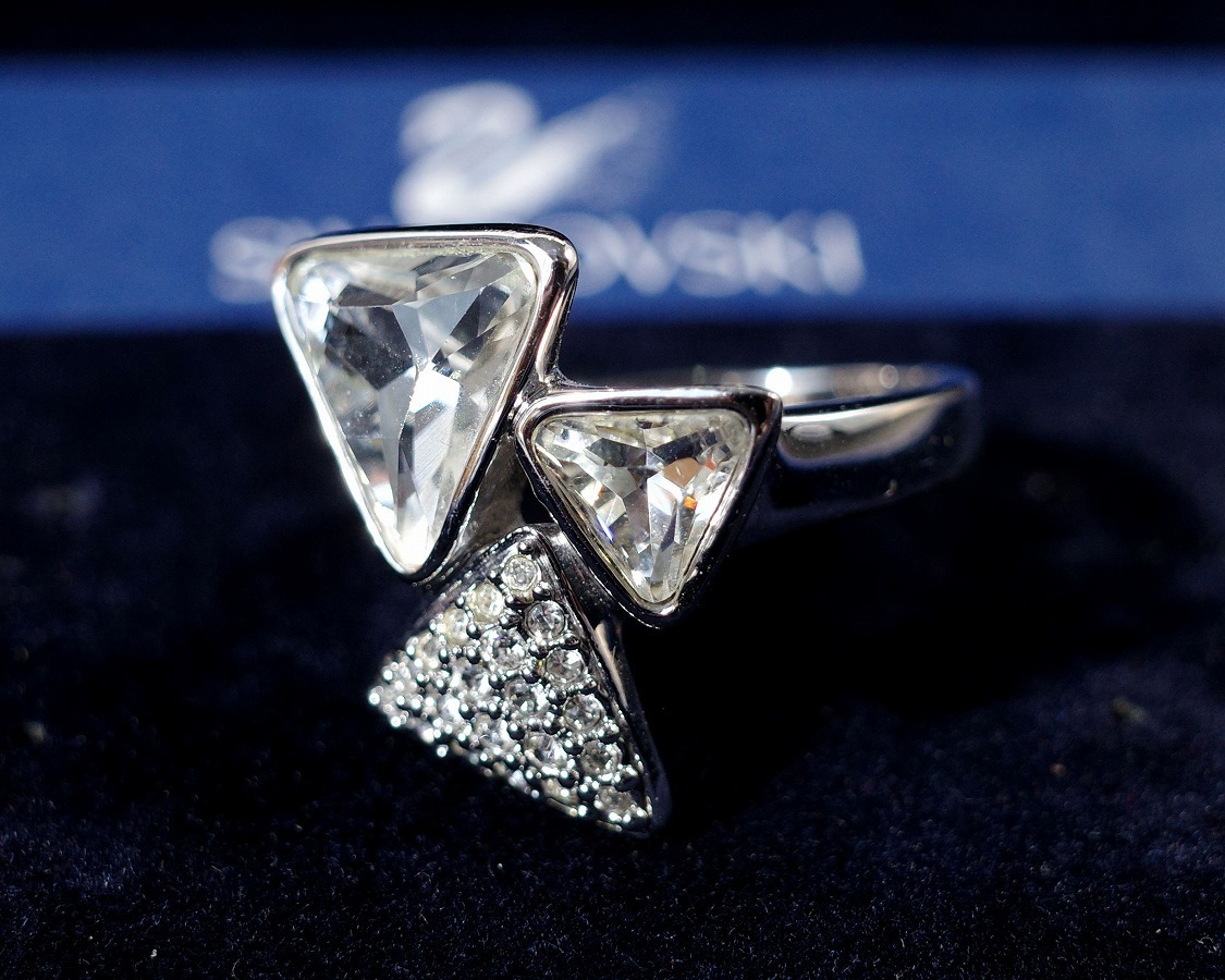 美品 正規品 スワロフスキー 三角 リング 指輪 55 約14号 大ぶり シルバー色 SWAROVSKI拍卖