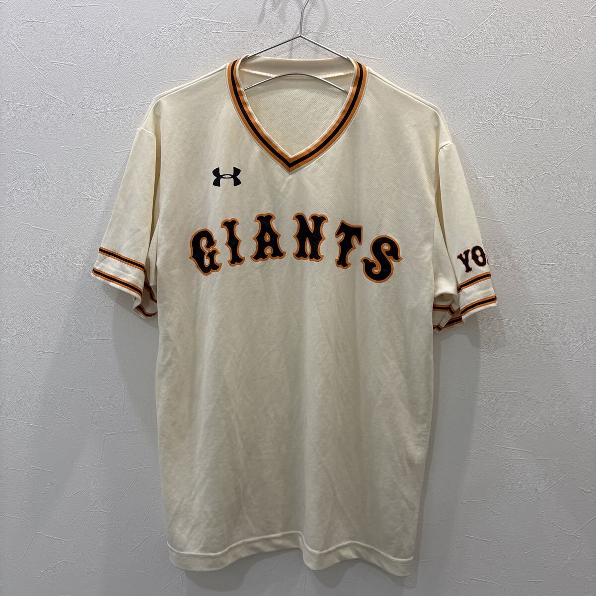 FY242 読売ジャイアンツ 巨人 アンダーアーマー 応援ユニフォームtシャツ クリーム色 メンズL相当拍卖
