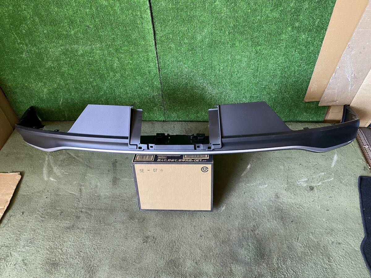 【新車外し】AZSH35 クラウン クロスオーバー リアスカート アンダースポイラー ディヒューザー 純正 52169-30320拍卖