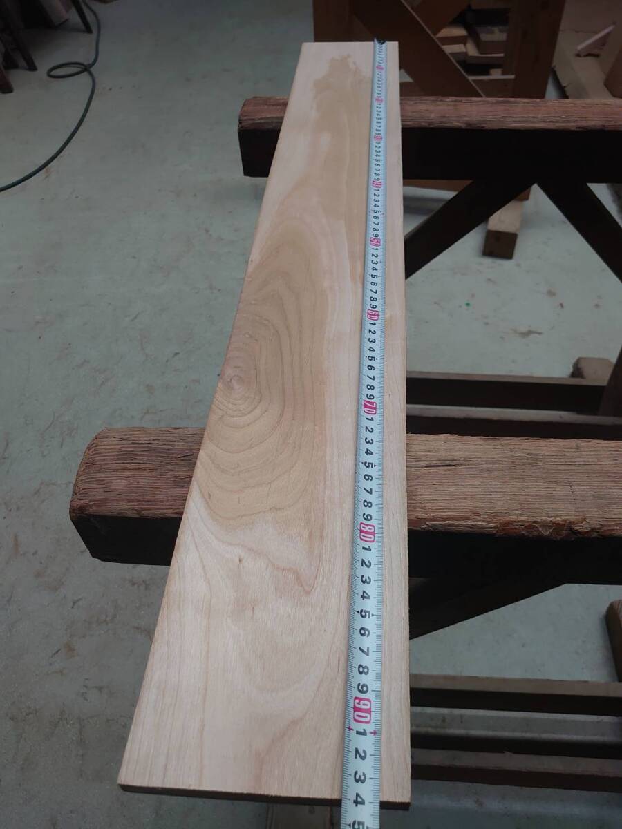 山桜 No.250630-B 無垢 乾燥材 板(長さ940㎜x幅135㎜x厚み15~18㎜)1枚 木材 DIY 棚板 小物作りに拍卖