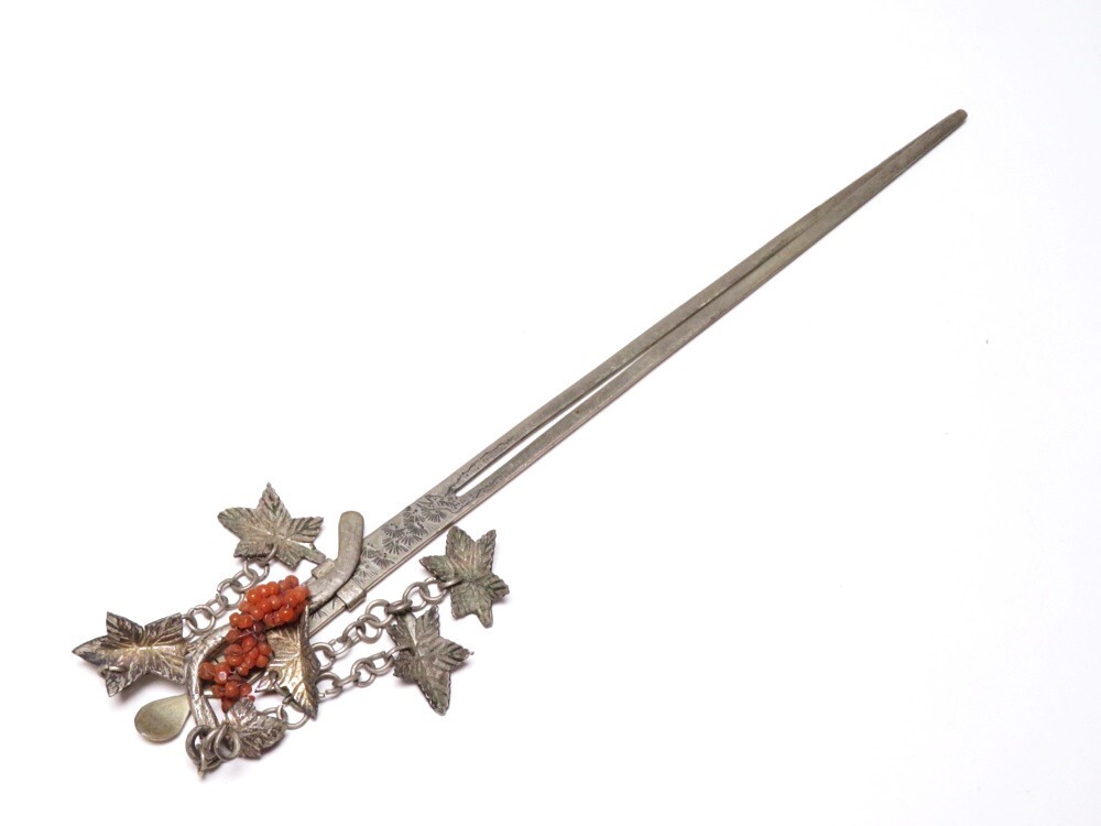 【10680】和装小物 (明治・大正・昭和) 南天 彫金 びらびら かんざし(初品・買取品)拍卖