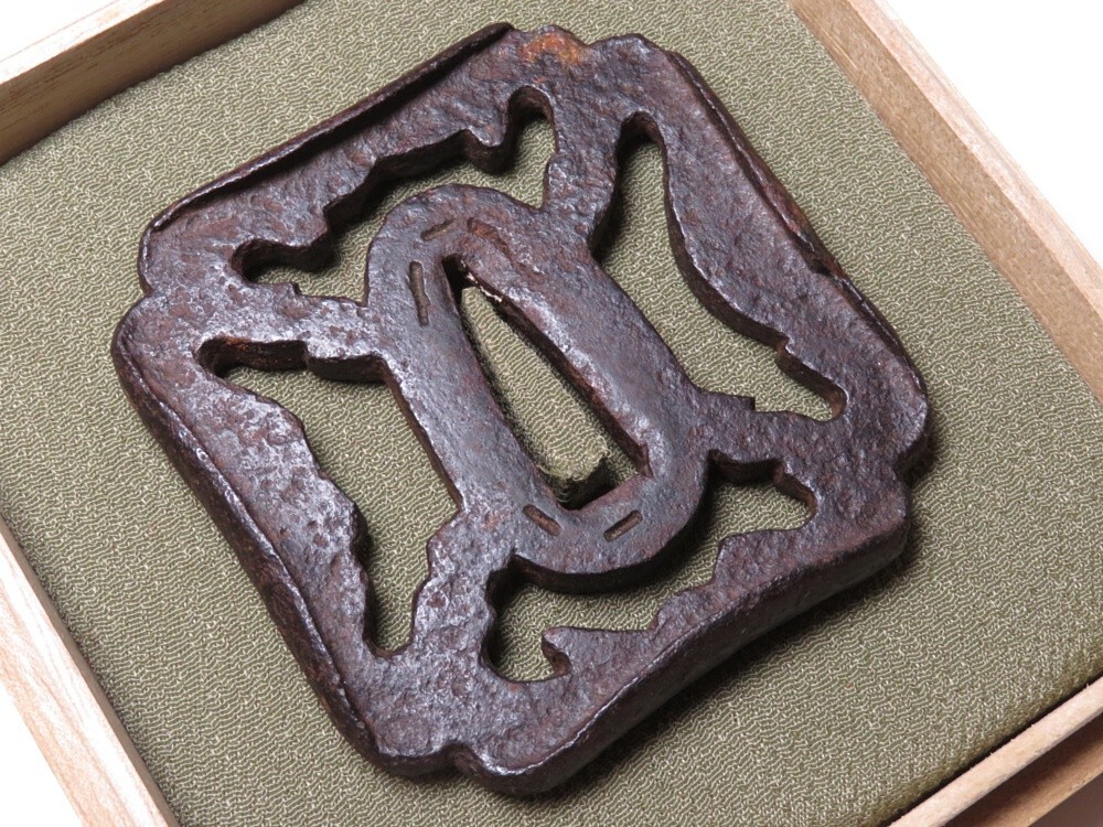 【10716】刀装具 (検/甲冑/刀/縁頭) 鉄地 透かし 四方 鍔(初品・買取品)拍卖