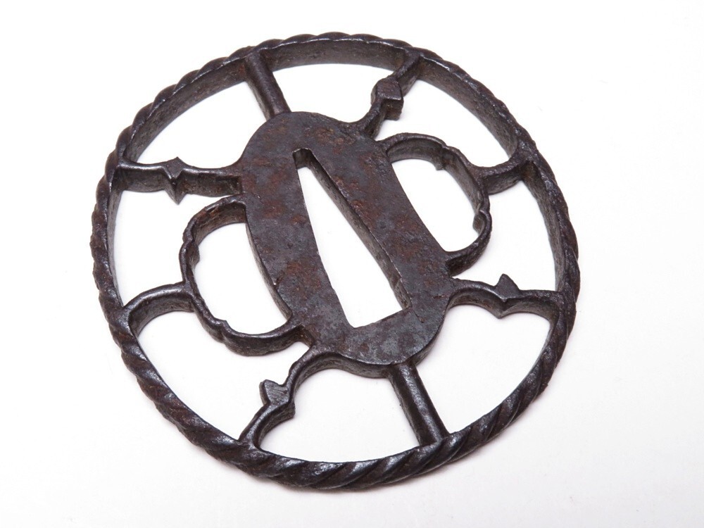 【10737】刀装具 (検/甲冑/刀/縁頭) 鉄地 透かし 鍔(初品・買取品)拍卖