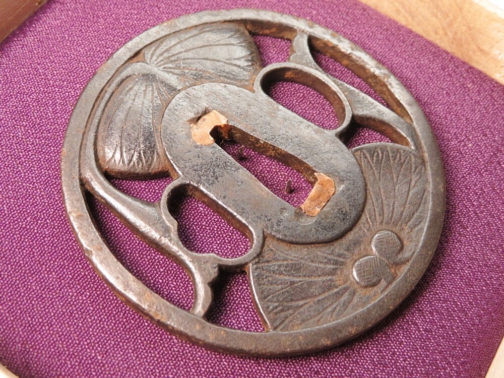 【11013】刀装具 江戸~明治 鉄地 葵紋 透かし 鍔(初品・買取品)拍卖