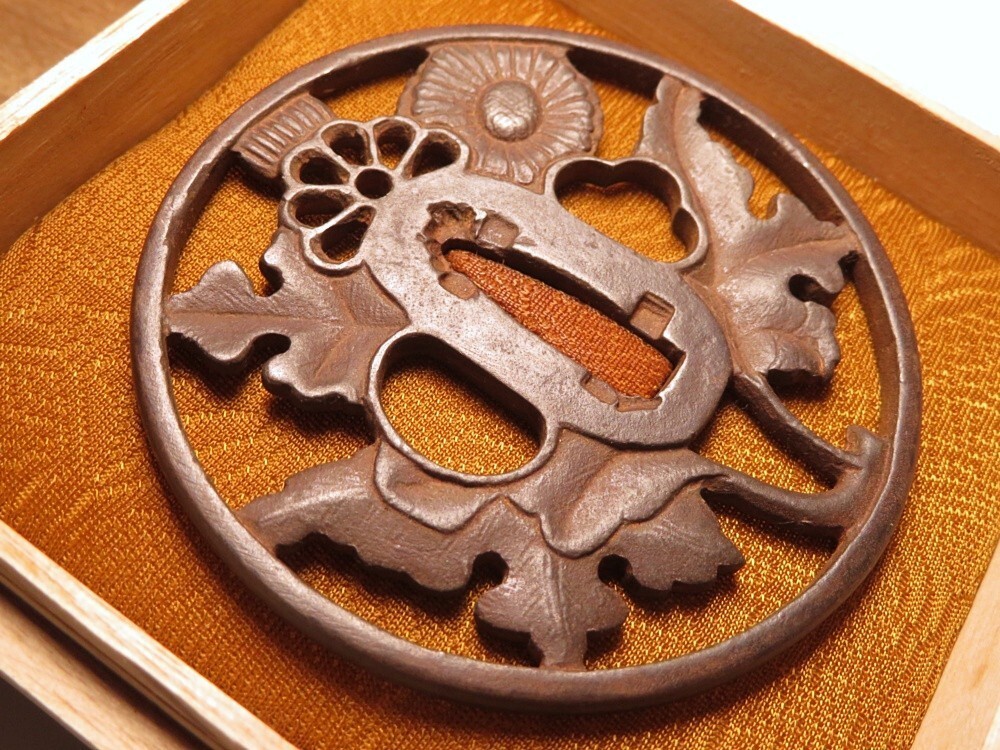 【11052】刀装具 江戸~明治 鉄地 透かし 鍔(初品・買取品)拍卖