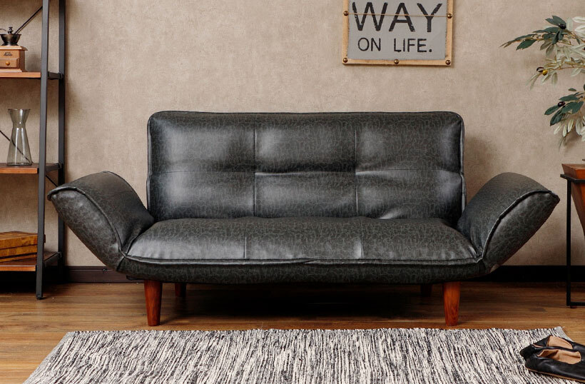 ヴィンテージデザインの2人掛けカウチソファ 合成皮革 ブラック色日本製拍卖