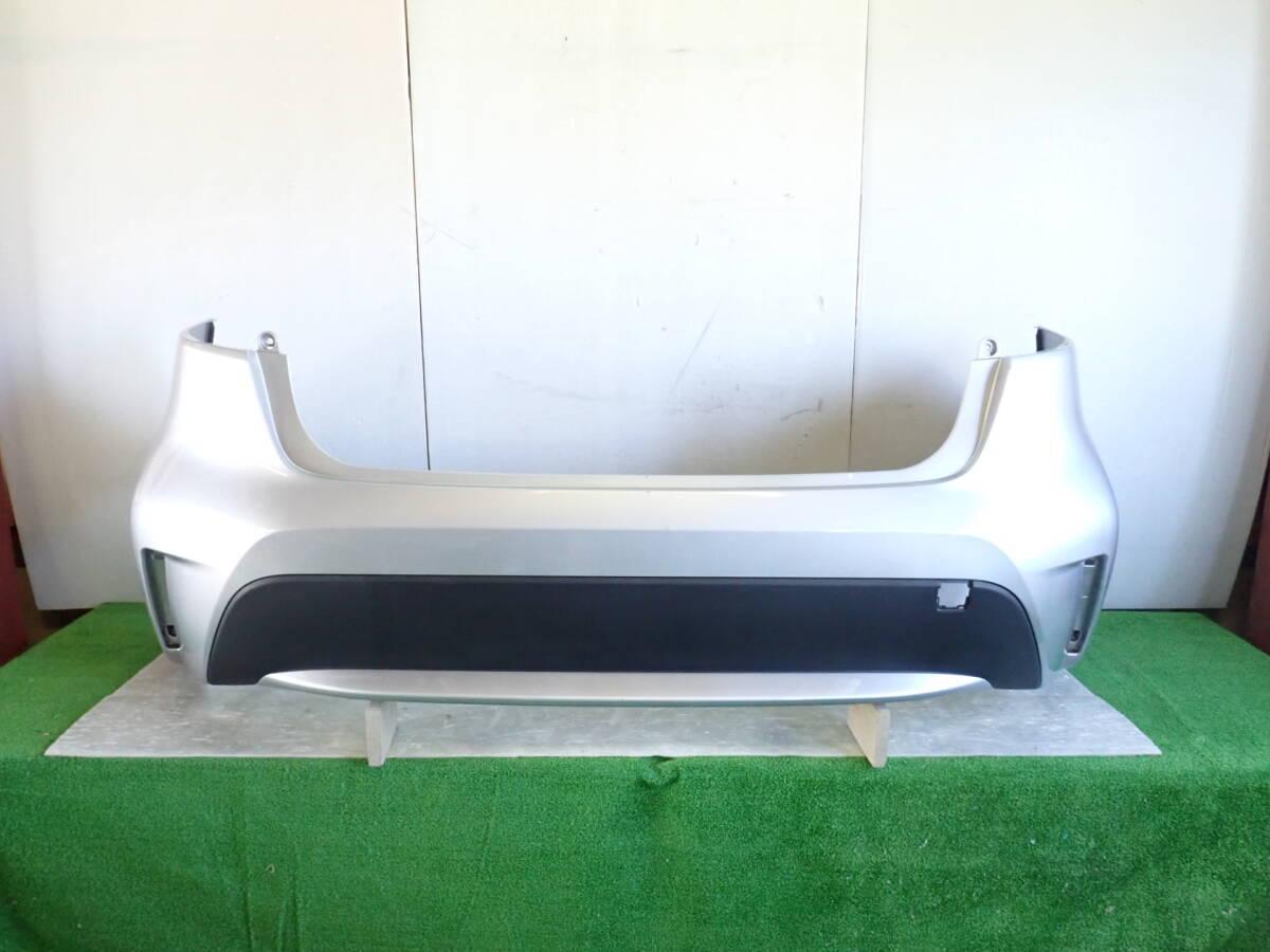 MZEA17/ZWE219/ZWE215/ZWE211/ZWE214/ZRE212/NRE210 カローラ セダン 純正 リアバンパー 1F7 シルバーメタリック 52159-12D90 25-925拍卖