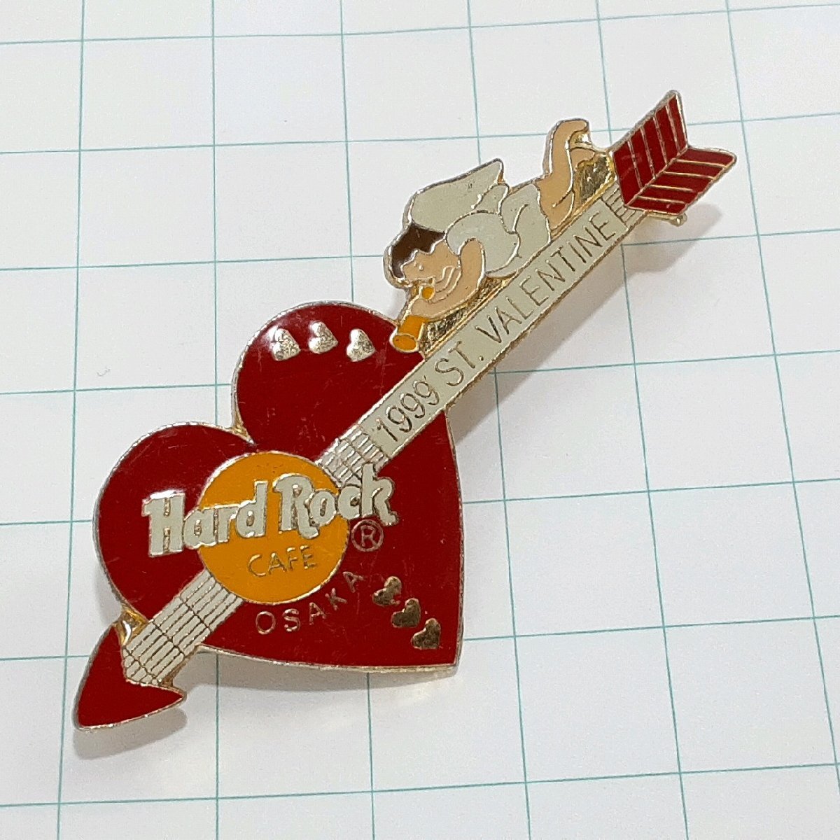 送料無料)Hard Rock Cafe ハート 天使の矢 ギター ハードロックカフェ ピンバッジ ピンズ A30807拍卖